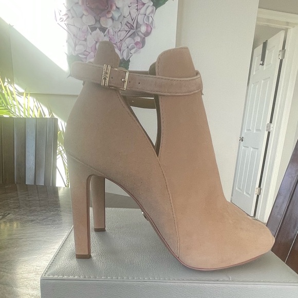 NEW Michael Kors Lawson Tan Suede Ankle Boot Size 10 - Picture 6 of 11